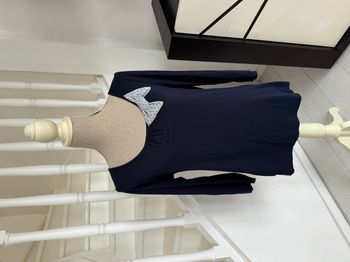 Blouse Camaieu manches 3/4 bleu marine et noeud gris à pois