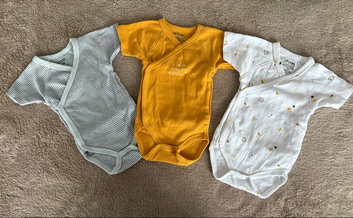 Lot 3 bodies 1 mois Kiabi
