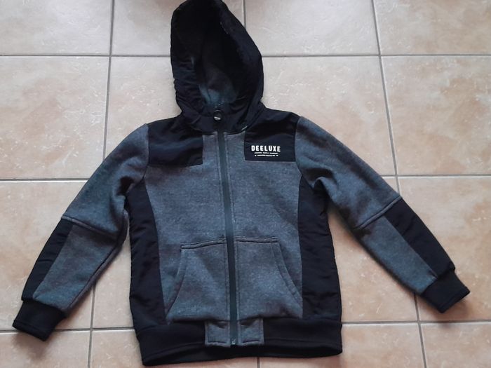 Gilet à capuche  10 ans