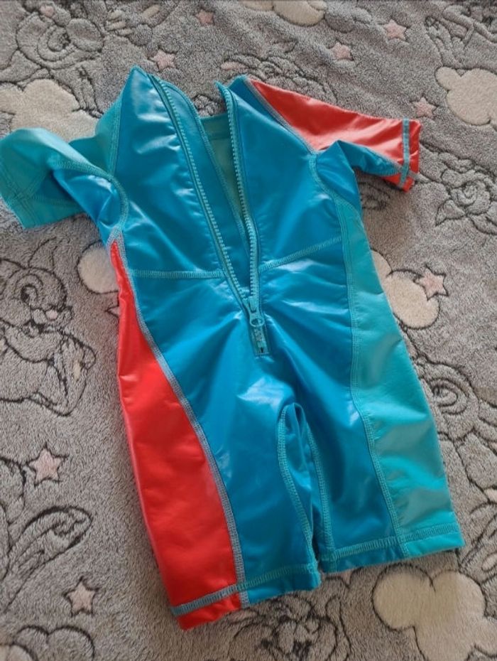 Combi anti UV 12 mois  71/77 cm - photo numéro 3