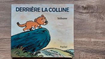 Beau Livre Derrière le colline