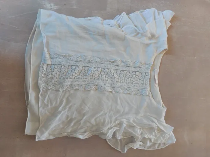 Haut blanc broderie femme