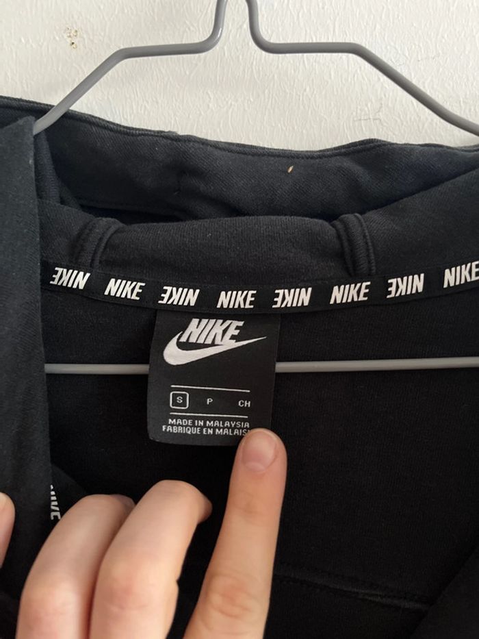 Sweat à capuche nike taille S - photo numéro 4