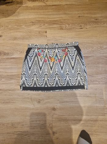 Jupe Desigual 42 avec fermeture. Idéal automne avec bottes !!