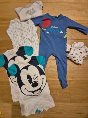 Pyjama et bodies