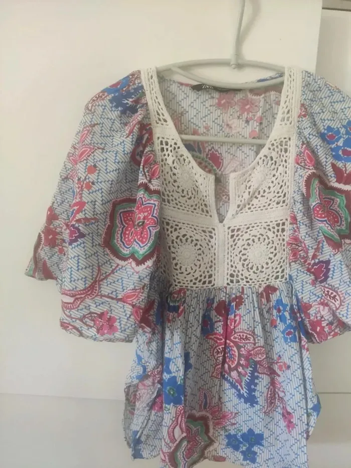 Zara top chemisier fleurie broderie M