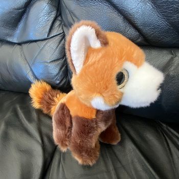 Peluche panda roux PETJES WORLD Gros yeux brillants dorés 19 cm (CEMO)