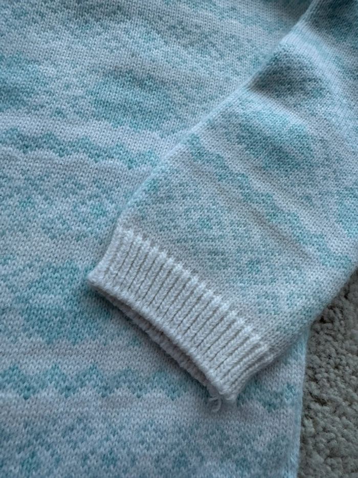 👚 gilet en maille bleu ciel et blanc -12-18 mois - bébé fille très bon état - photo numéro 7