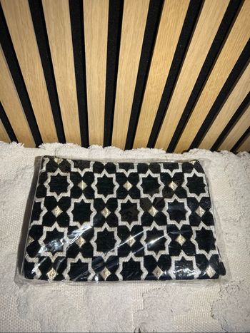 Pochette plate avec dragonne
