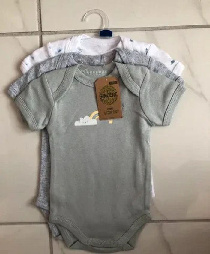 Lot de 3 Bodies manches courtes Sincere coton bio garçon T 3 mois neufs ds leur emballage