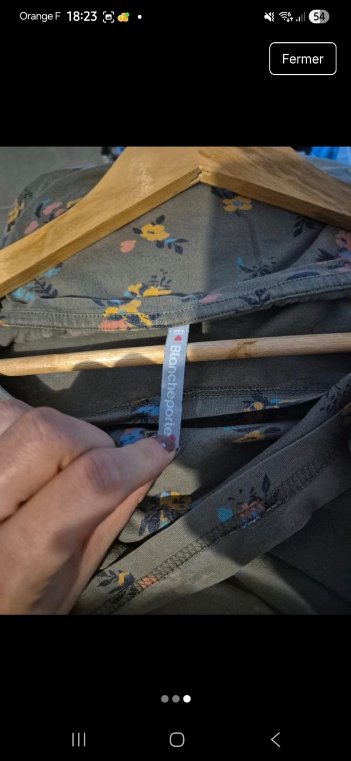 Tee-shirt fleuri - photo numéro 3