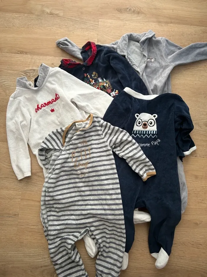 Lot 5 pyjamas velours bébé 24 mois