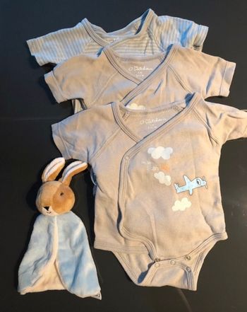 Lot de 3 bodies 1 mois + 1 doudou