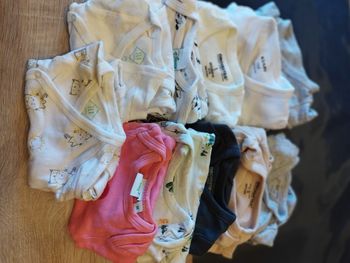 Lot de 11 bodies 1 mois