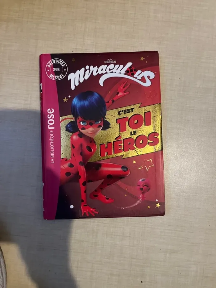 Libre la bibliothèque rose ( miraculous )