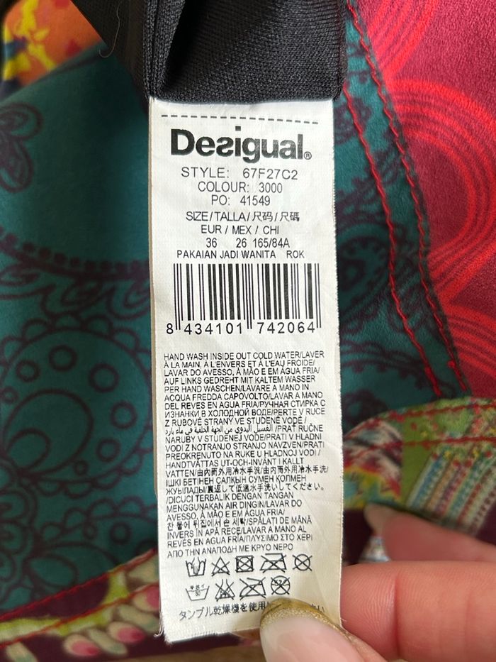 Jupe noire et multicolore Desigual taille 36 jamais portée - photo numéro 10