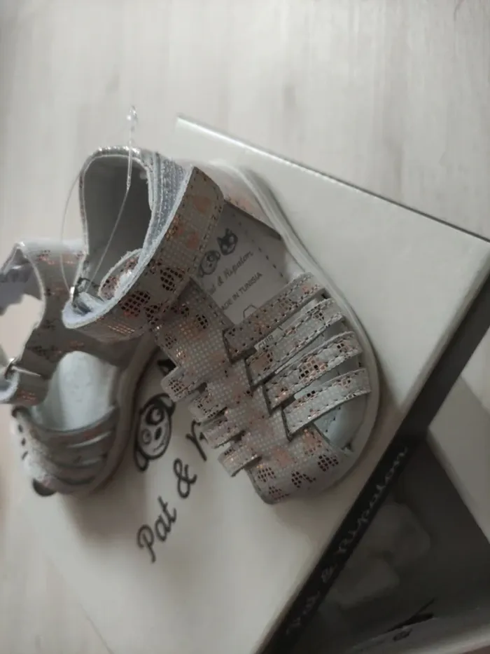 Très belle petites chaussures d été taille 17 neuve avec étiquette pat & ripaton - photo numéro 4