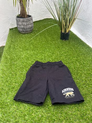 Très beau short airness taille 8 ans