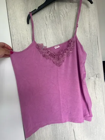 Débardeur rose dentelle