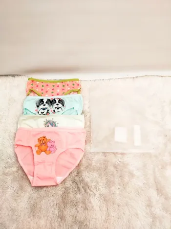 Lot de 4 culottes neuves enfants 3/4 ans en coton