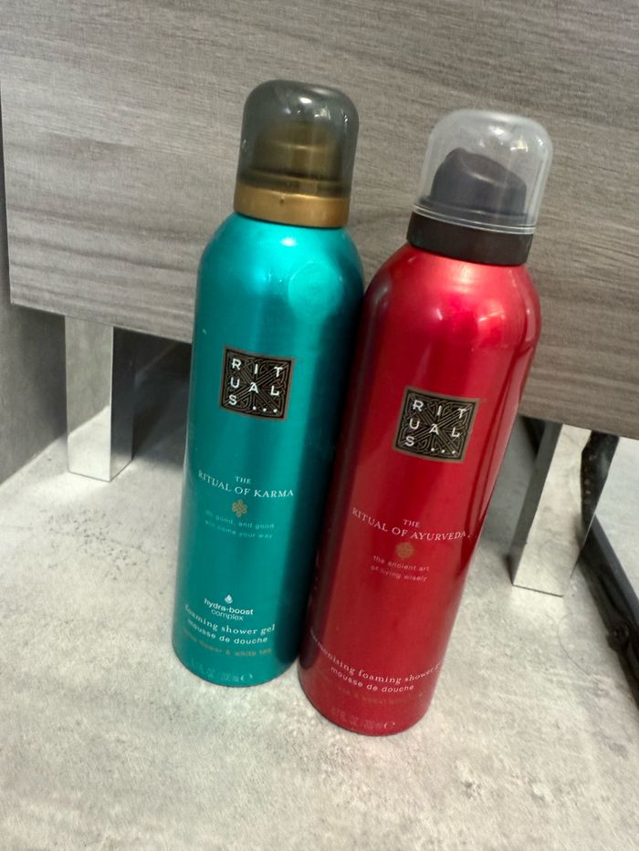 mousse de douche Rituals