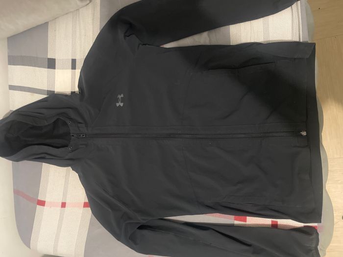 Je vent une veste under armour noir