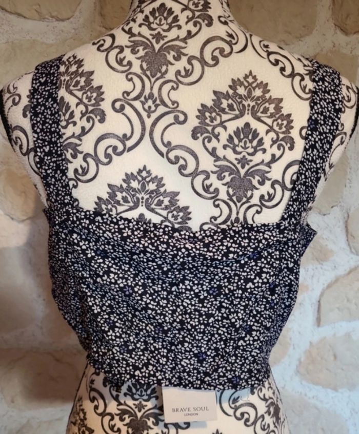 Jolie débardeur court de taille s neuf - photo numéro 3