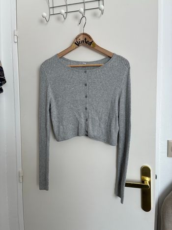 Top court manches longues gris côtelé à boutons Uniqlo – Taille M – Très bon état