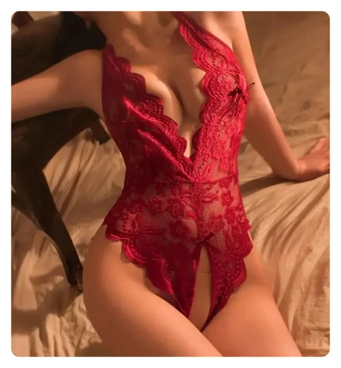 Lingerie en dentelle rouge - photo numéro 2