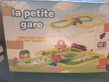 Jeu train jouet enfant "la petite gare"