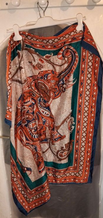 Grand foulard carré motif éléphant 