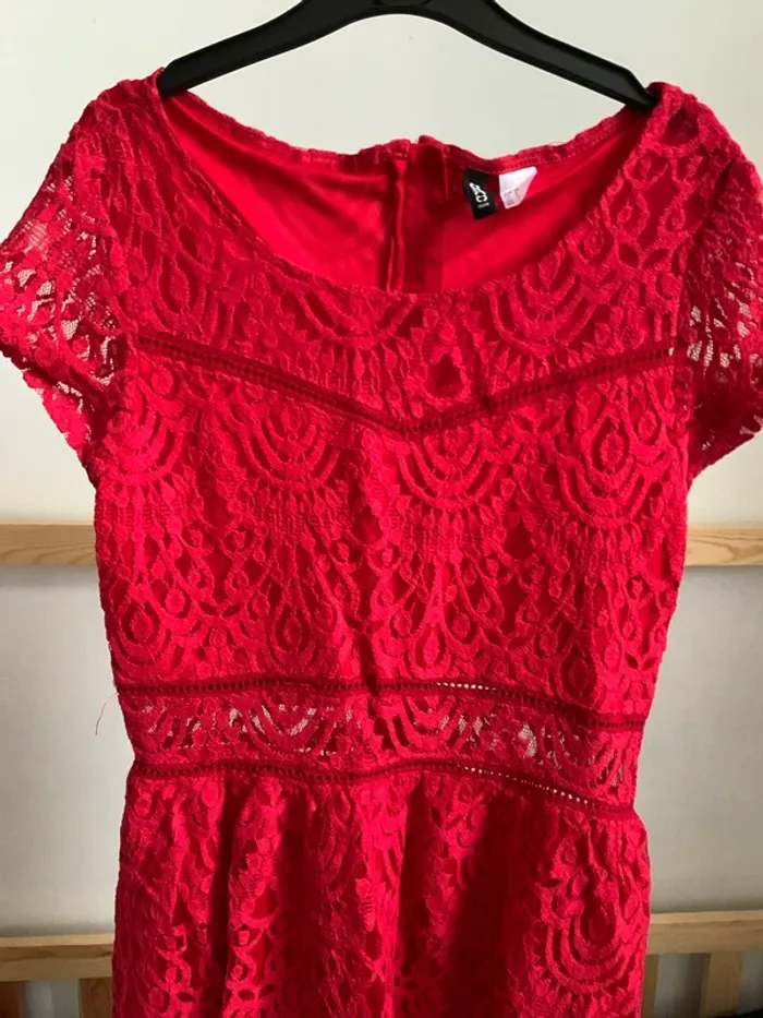 Robe rouge dentelle - photo numéro 4