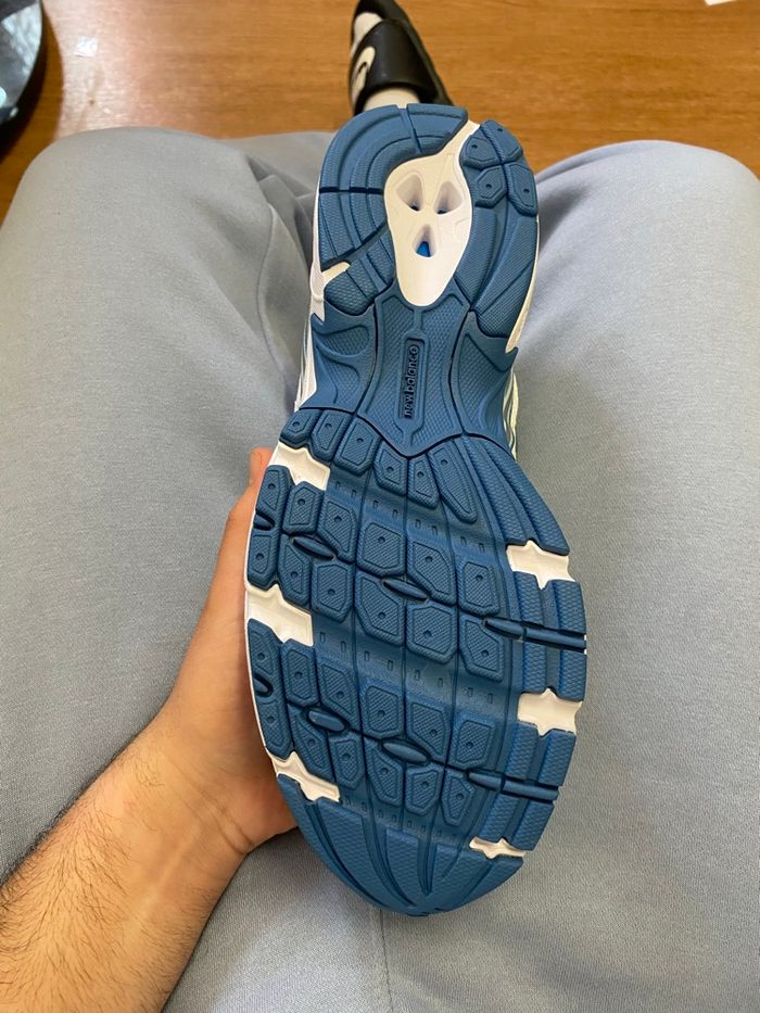 New Balance 740 bleu ciel - taille 45 - photo numéro 5