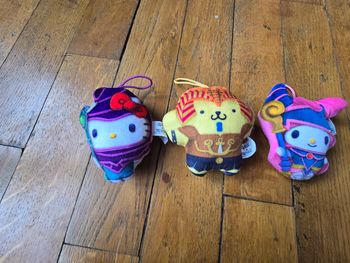 Lot Peluche hello kitty yu gi oh