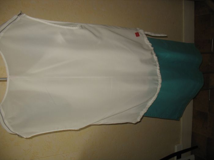 ROBE SM TURQUOISE ET BLANCHE + VOILE BLANC A MOTIFS "MISS CAPTAIN" - TAILLE 40 - n°07 - photo numéro 2