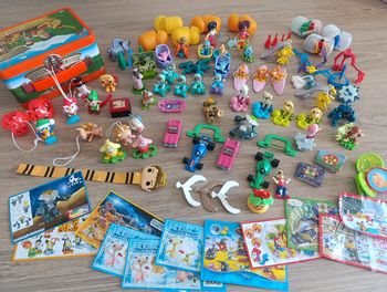 Lot de Figurines Kinder et valise métal Kinder