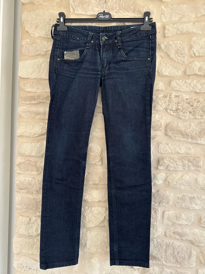 Jean brut bleu marine Diesel Taille 36 - 13 €