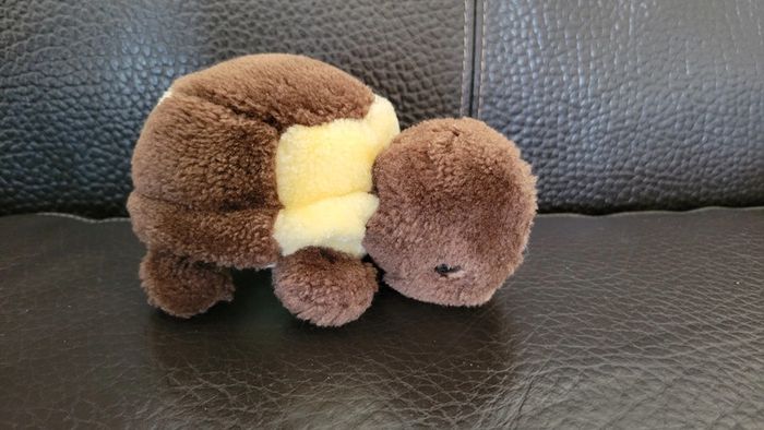 Petite tortue en peluche toute mignonne - photo numéro 2