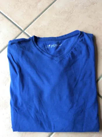 T-Shirt col V