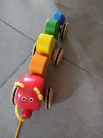 Chenille en bois à tirer