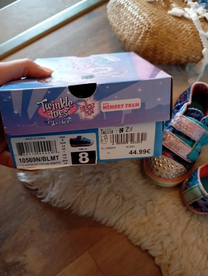 Gros Lot fille 2/3 ans 💗 jean Zara + debardeurs Primark + basket Skechers +  veste sans marque - photo numéro 8