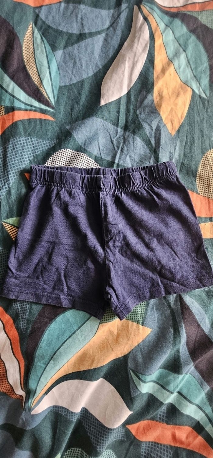 Short simple et léger pr été garçon 24 mois 98cm - photo numéro 2