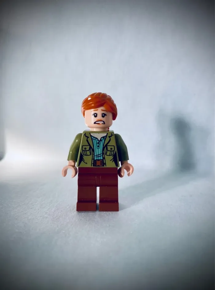 Minifigurine LEGO Jurassic World - Claire Dearing (Réf.Jw021) - Très bon état - photo numéro 2