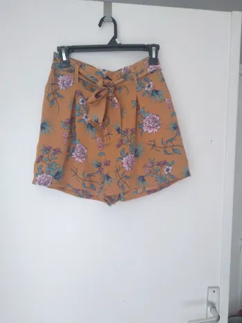 Short fleuri