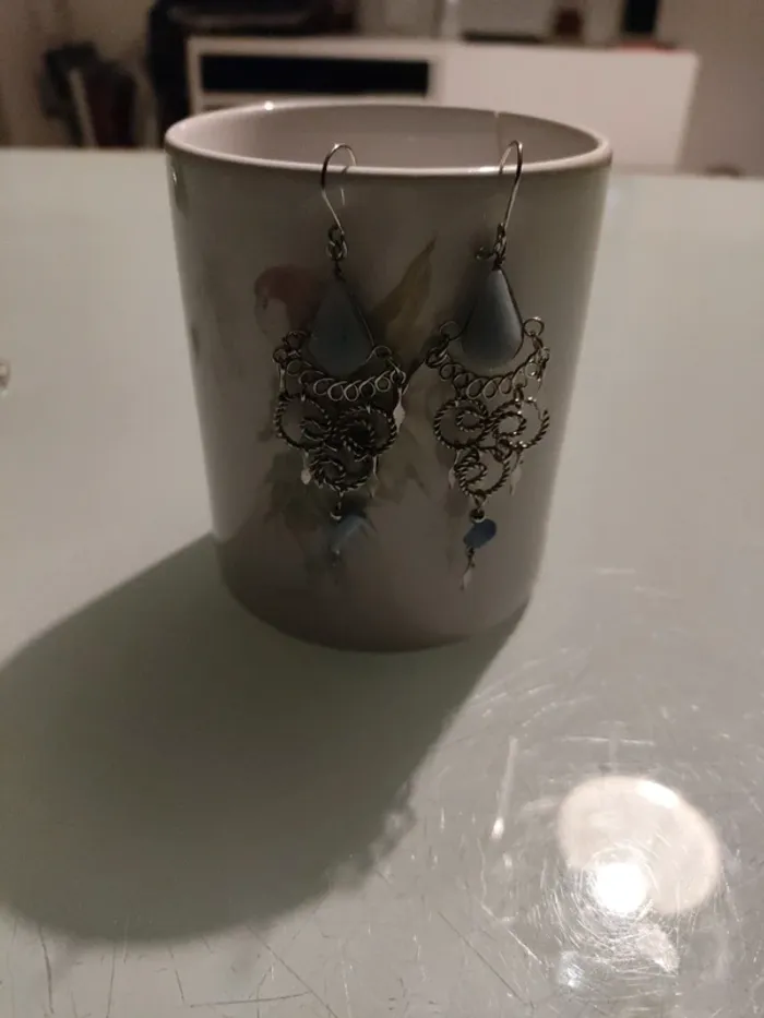Boucles d’oreilles pendantes bleues et argentées - photo numéro 2