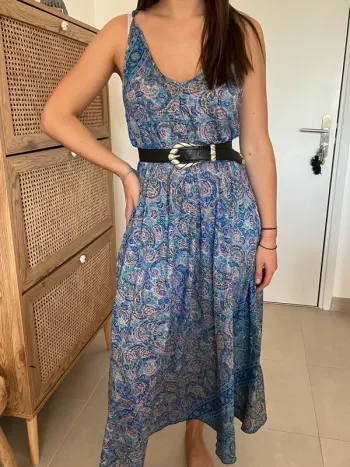 Robe longue d’été bleue, légère et fluide
