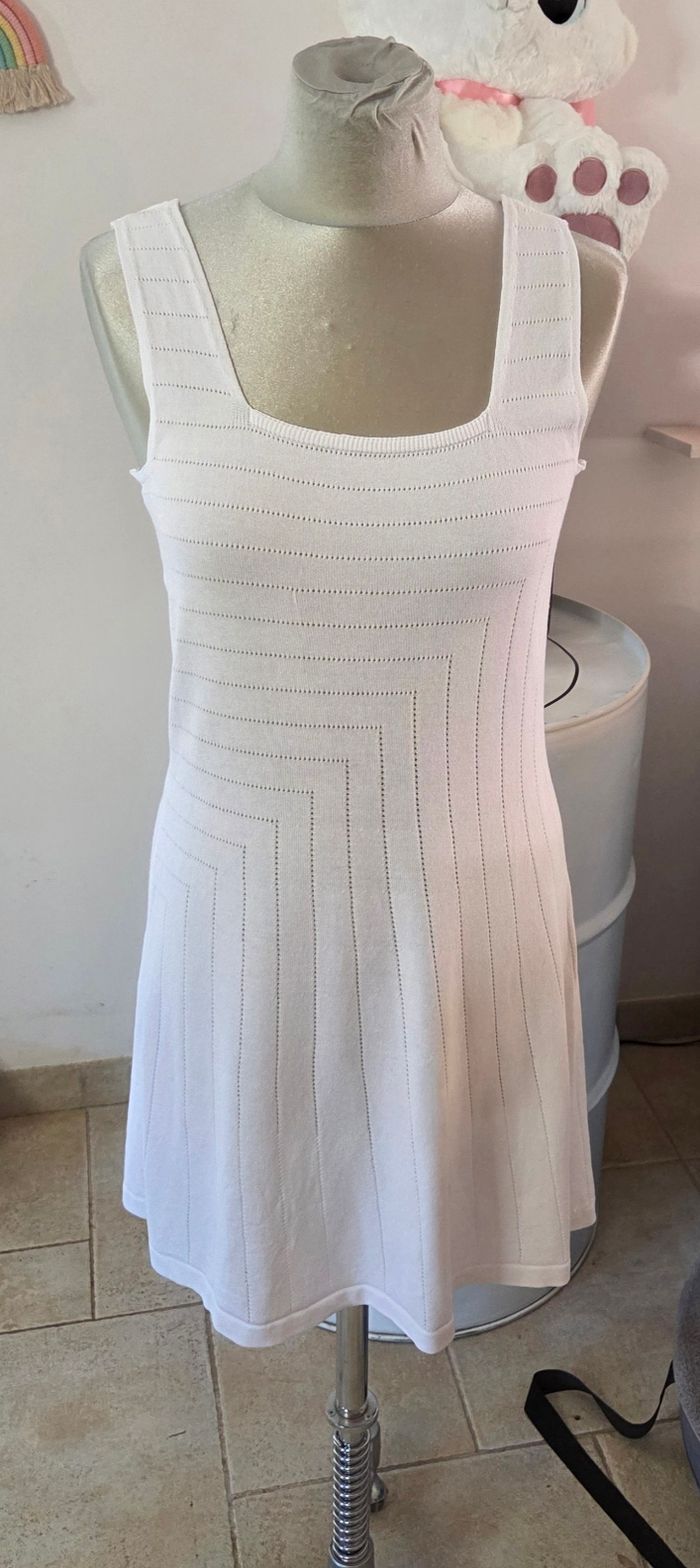 Robe Cop Copine blanche maille extensible T36-40 coupe évasée chic excellent état - photo numéro 3