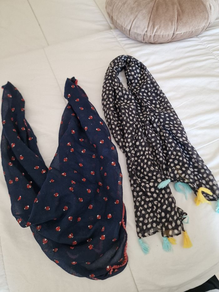 2 foulards catimini