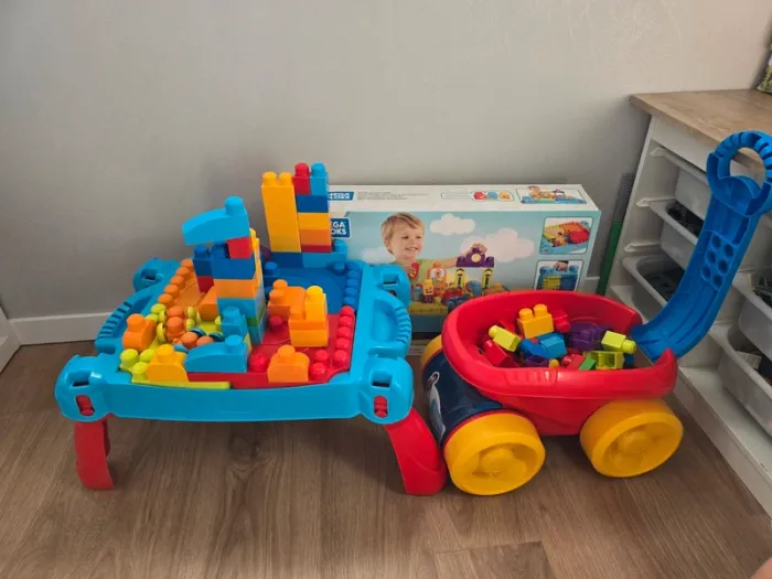 Gros lot jeu construction mega bloks table de construction et chariot ramasseur