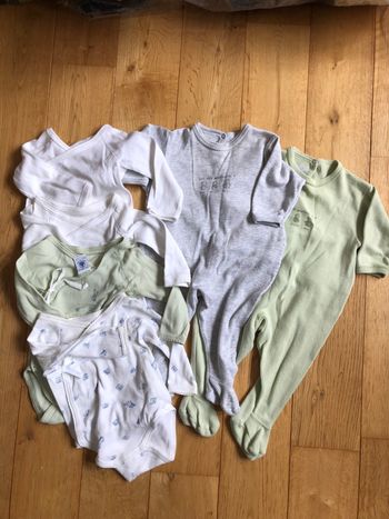 Lot pyjamas et bodies 